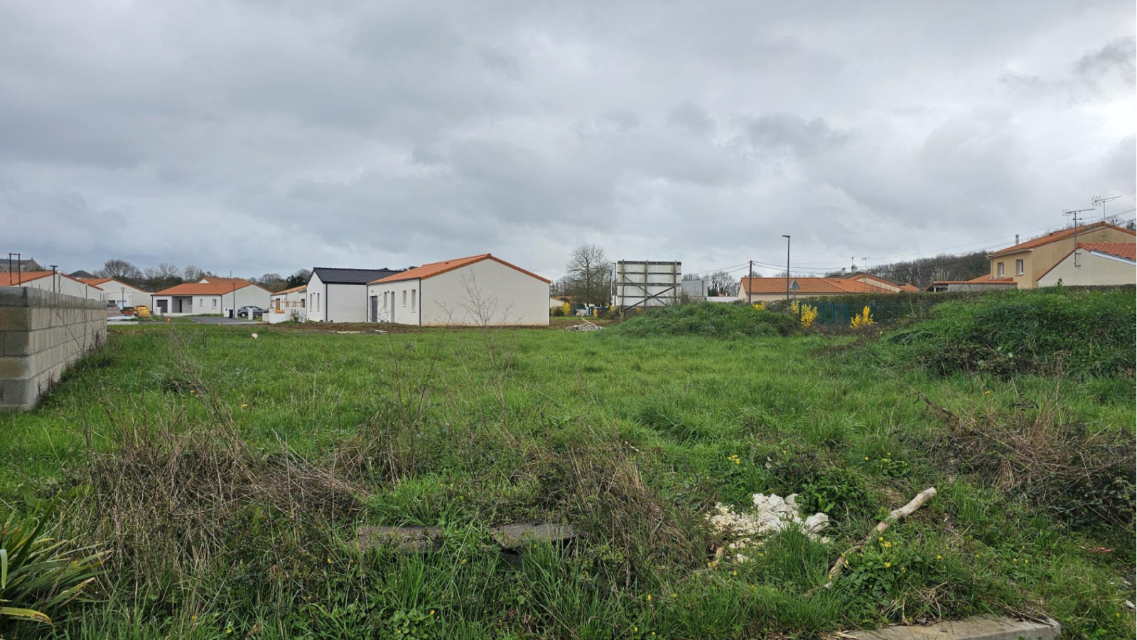 Terrain constructible de 437m2 à Saint-Laurent-sur-Sèvre