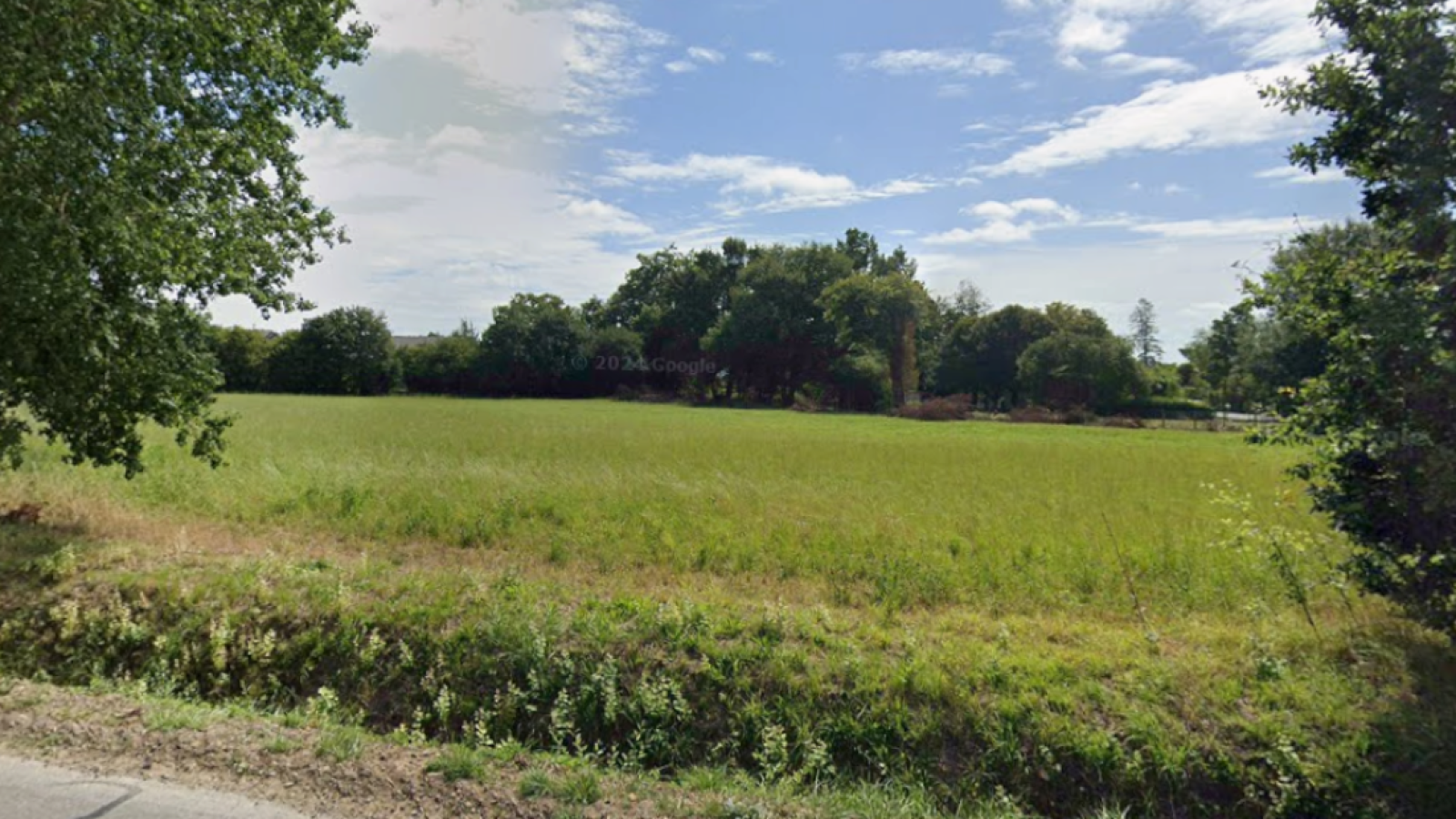 Terrain constructible de 569m2 à Saint-Maugan