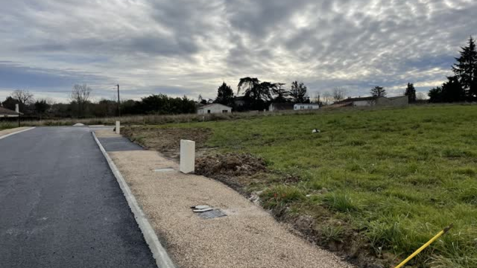 Terrain constructible de 506m2 à Bellebat