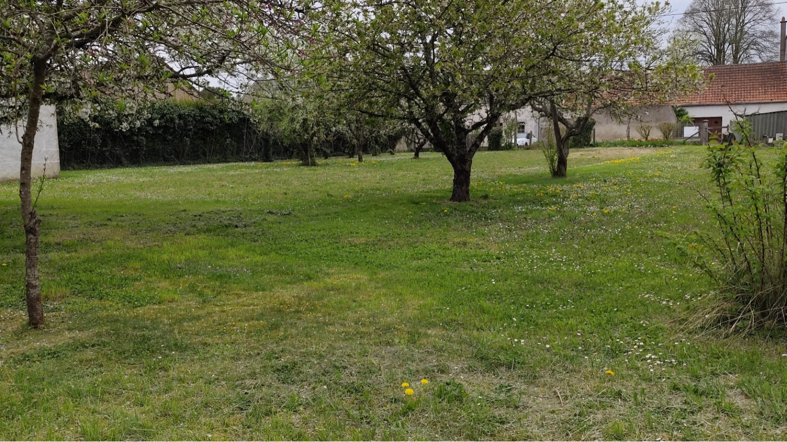 Terrain constructible de 1330m2 à Blois