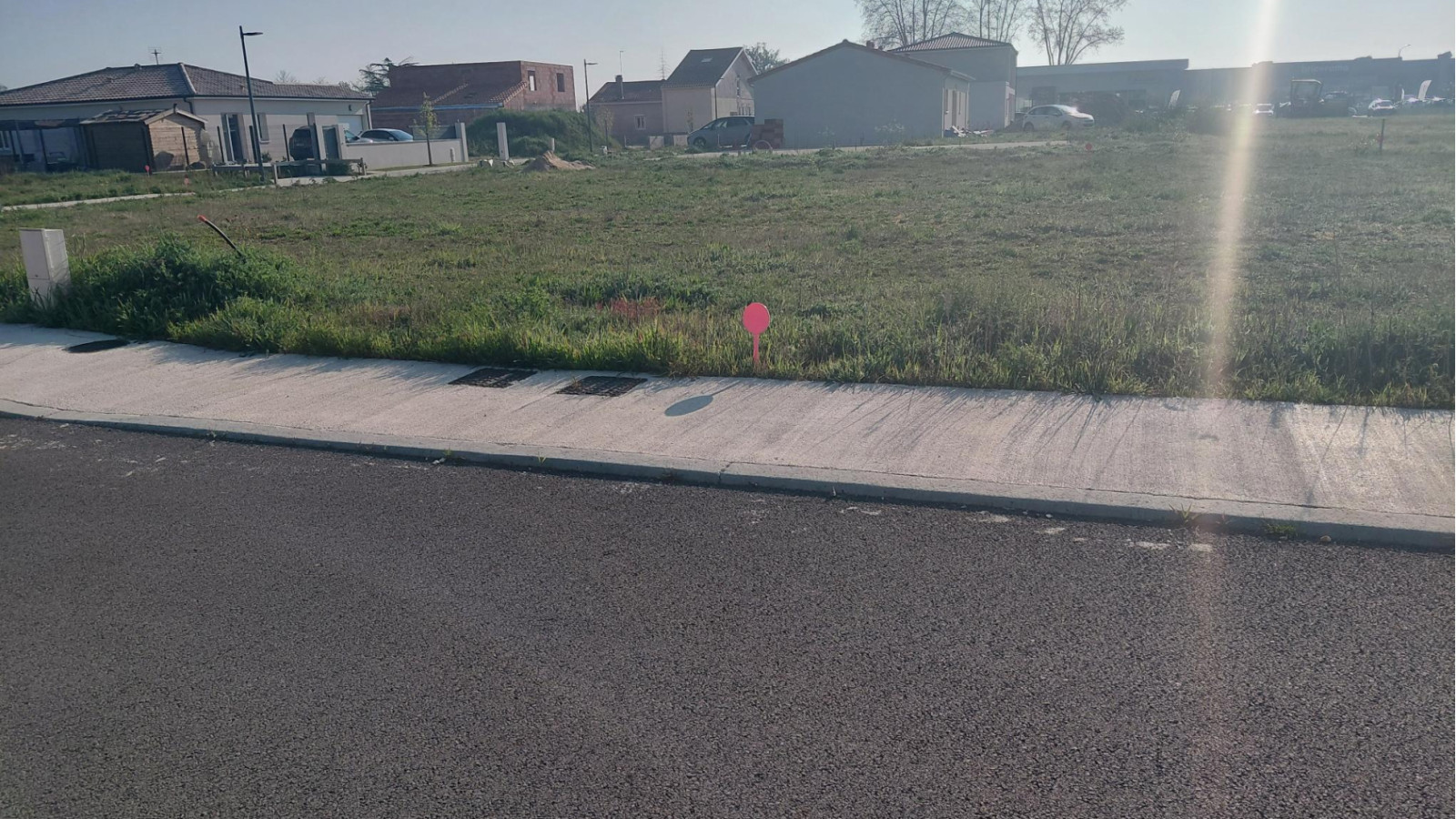 Terrain constructible de 424m2 à Les Billaux