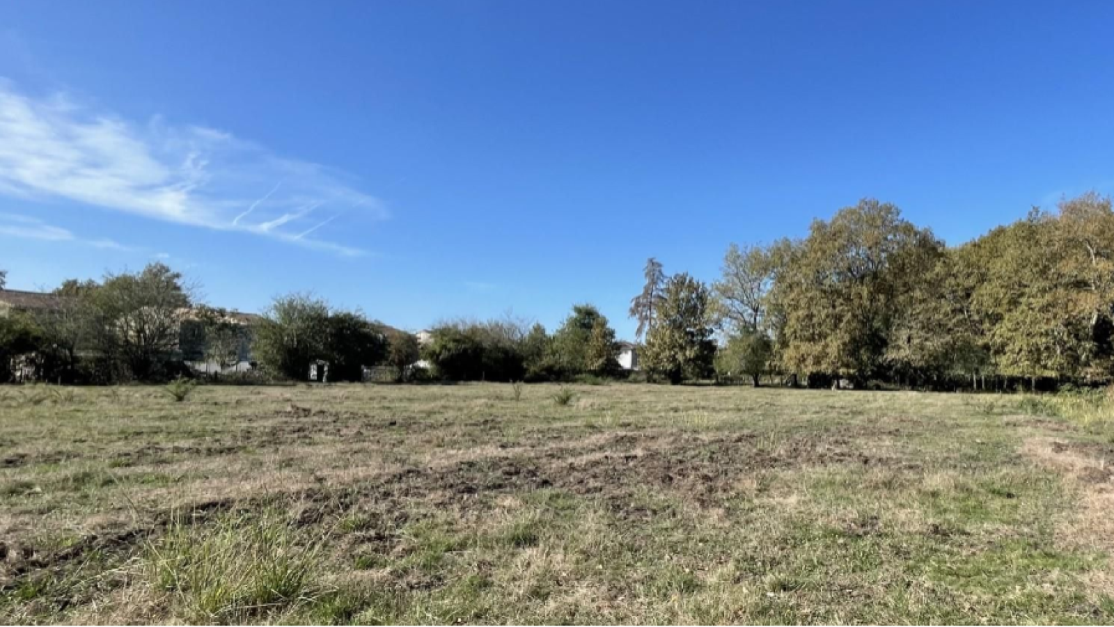 Terrain constructible de 1350m2 à Mios