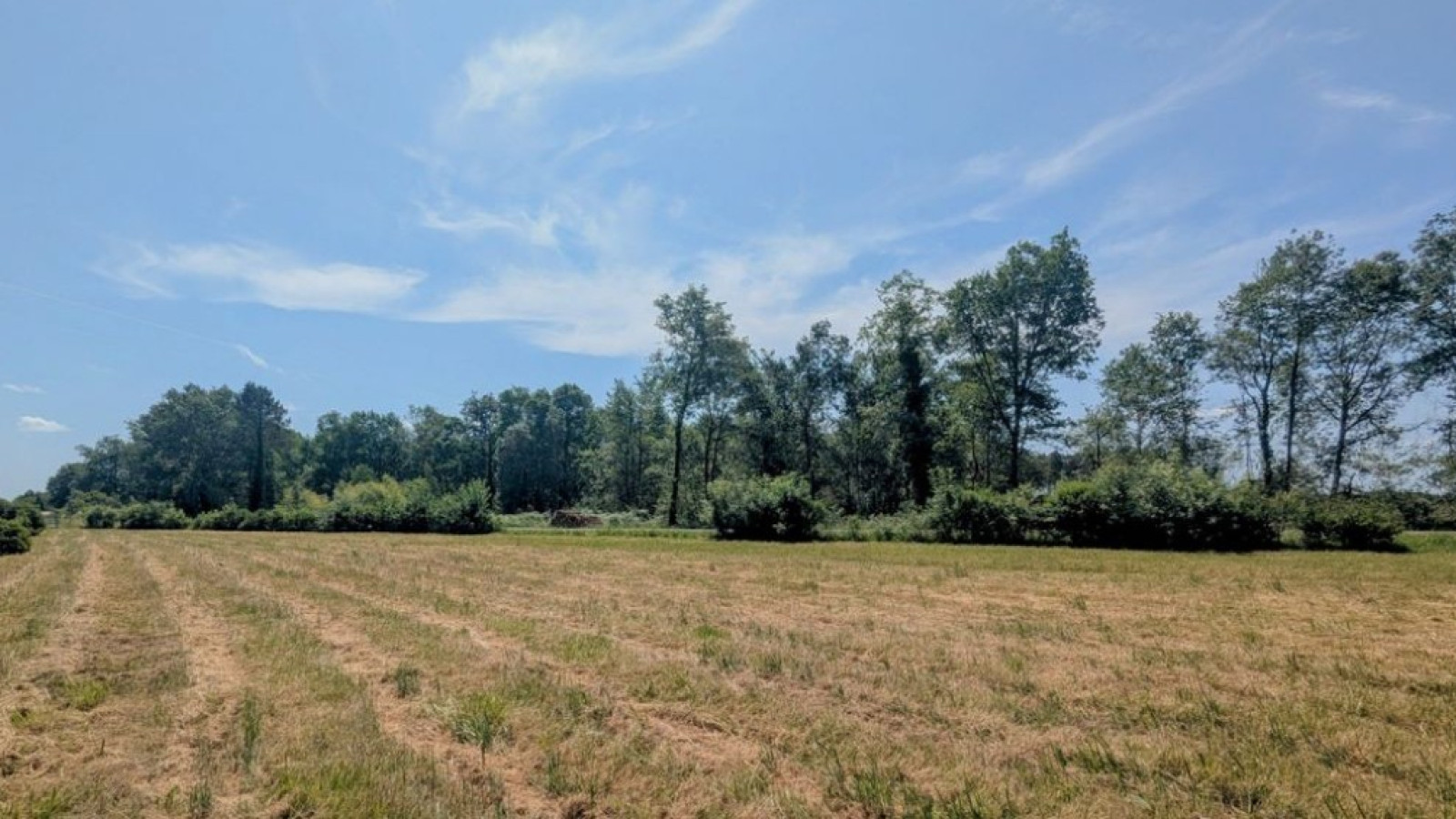 Terrain constructible de 1835m2 à Budos