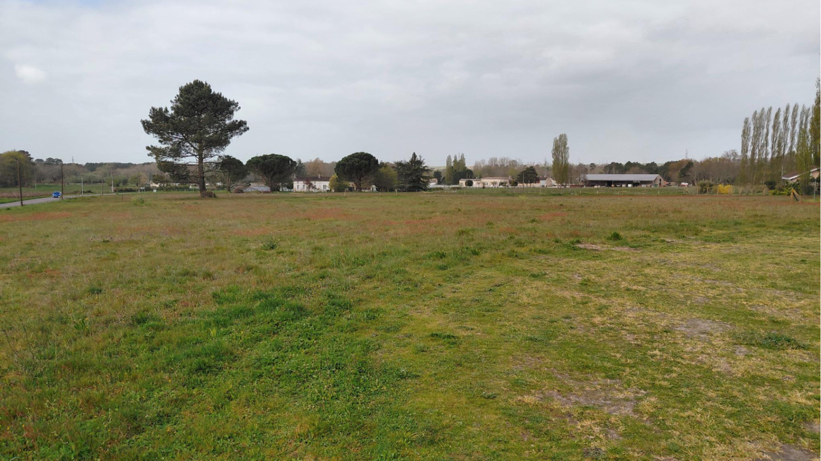 Terrain constructible de 757m2 à Saint-Savin
