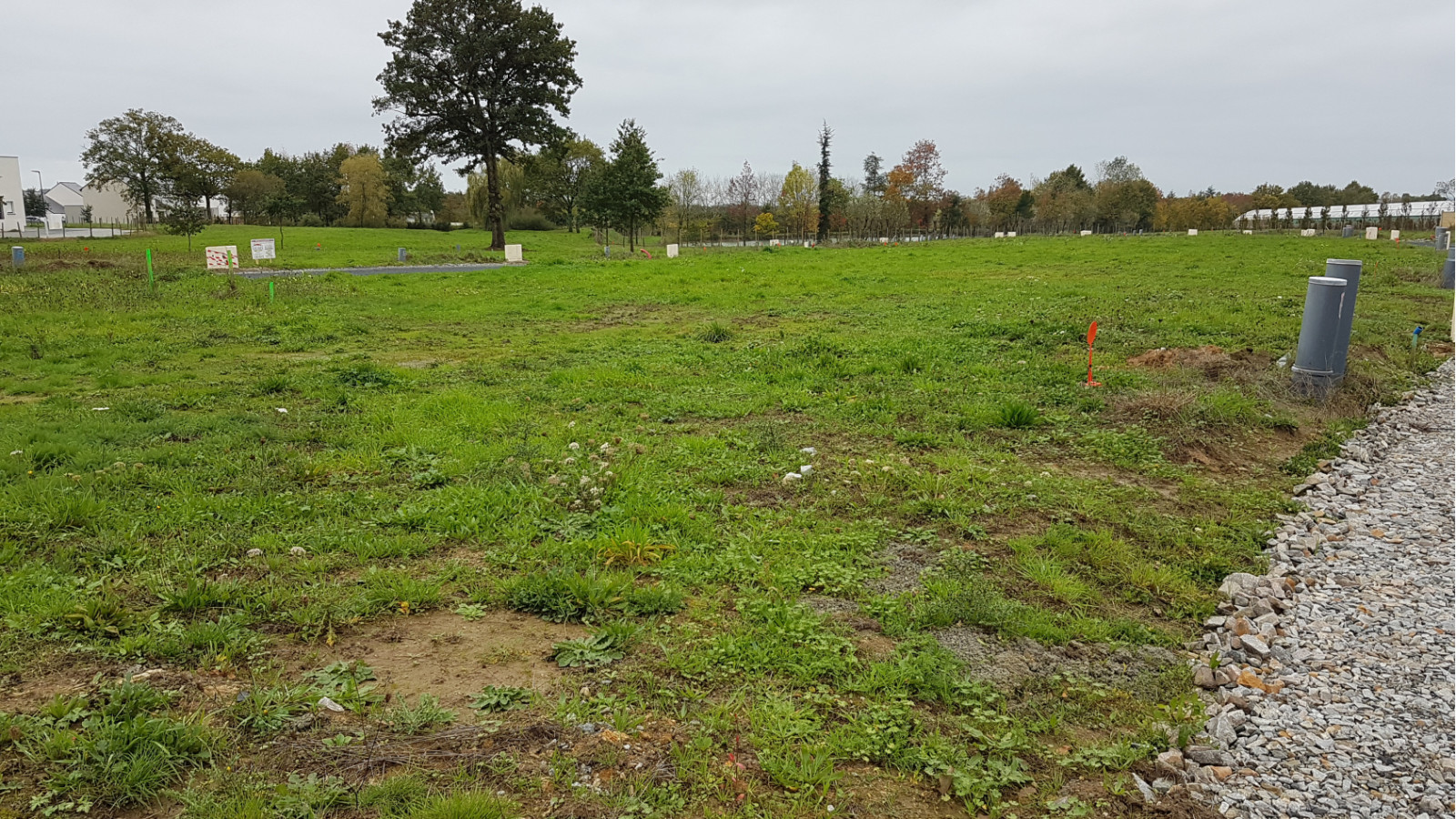 Terrain constructible de 374m2 à Joué-sur-Erdre