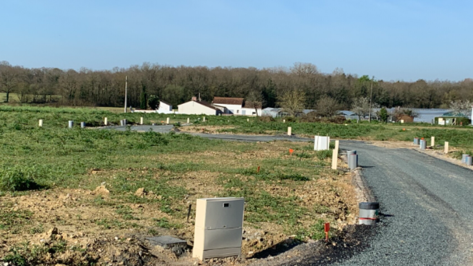 Terrain constructible de 517m2 à Ormes