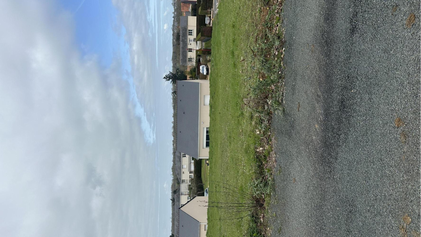 Terrain constructible de 431m2 à Huillé-Lézigné