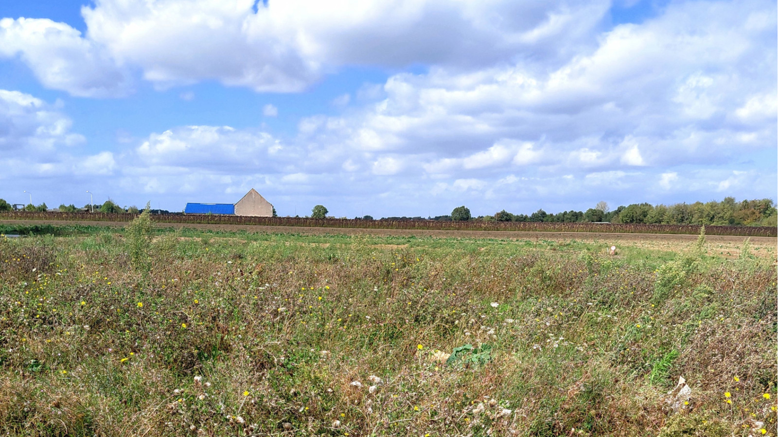 Terrain constructible de 405m2 à Mettray