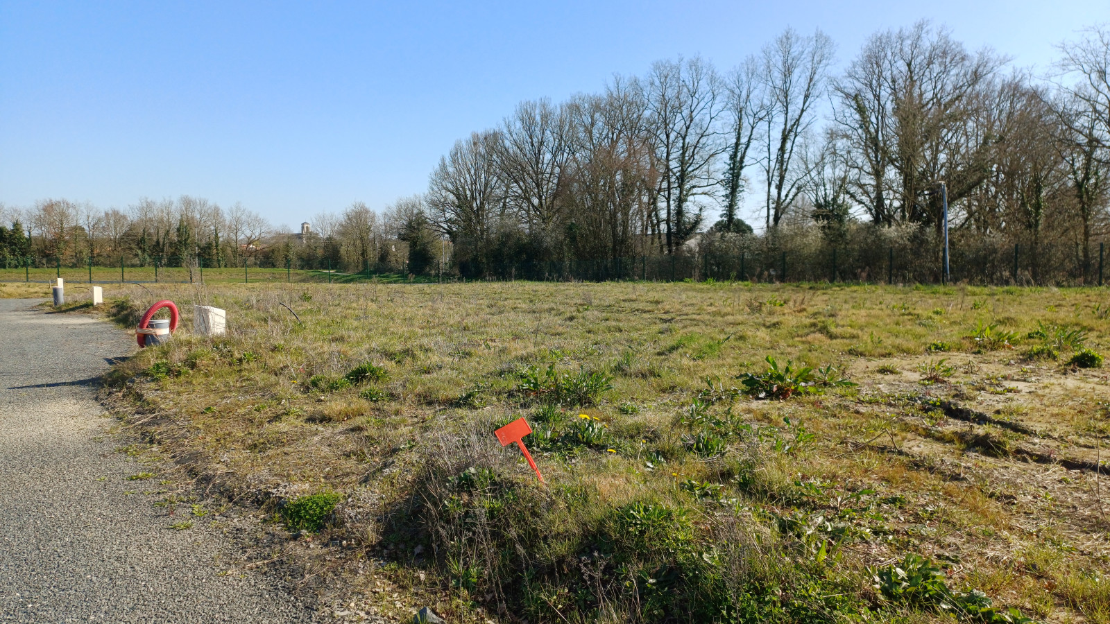 Terrain constructible de 311m2 à Apremont