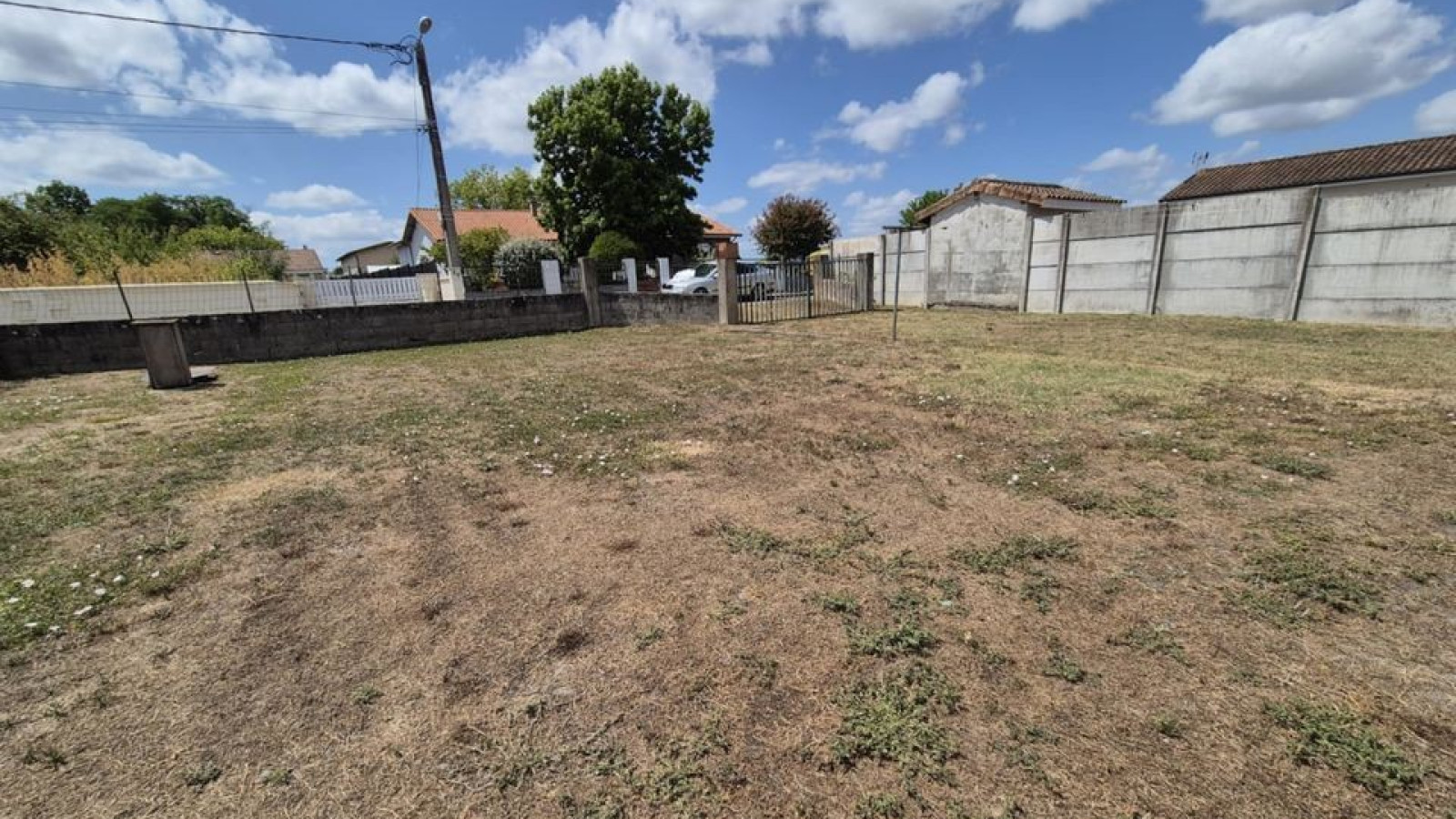 Terrain constructible de 355m2 à Pauillac