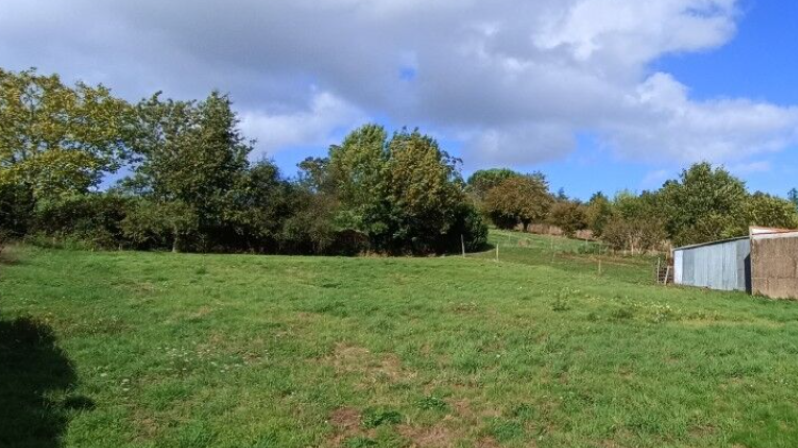 Terrain constructible de 350m2 à Treize-Septiers