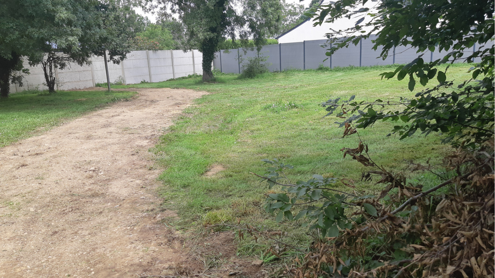 Terrain constructible de 990m2 à Saint-Gildas-des-Bois