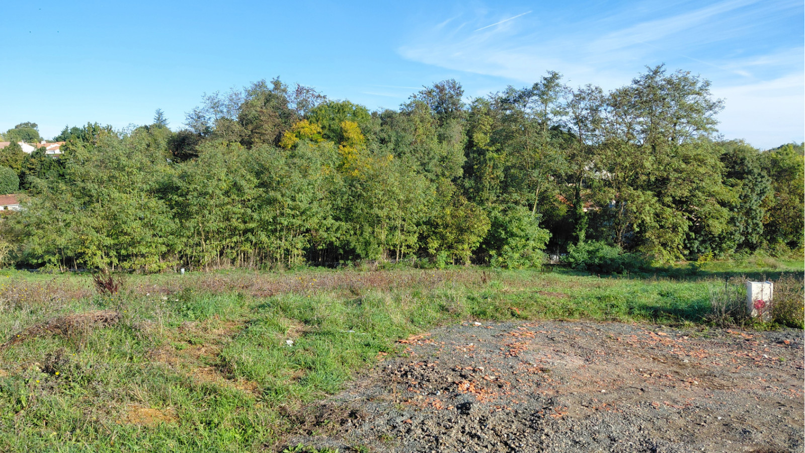 Terrain constructible de 560m2 à Grues
