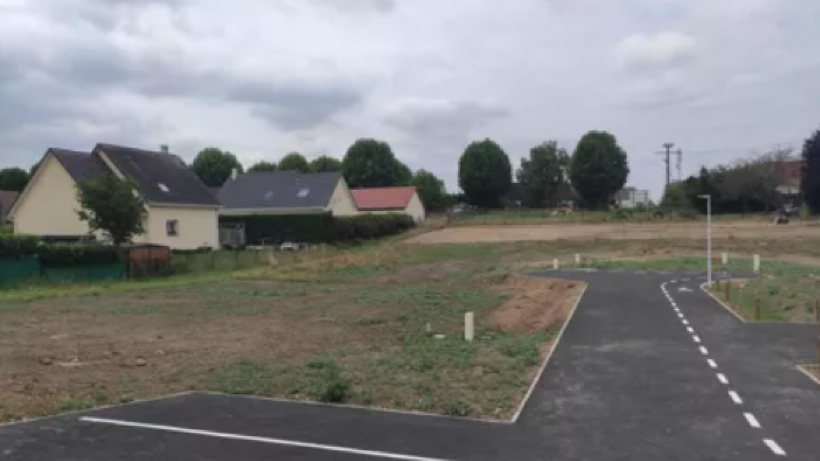 Terrain constructible de 640m2 à Baccon