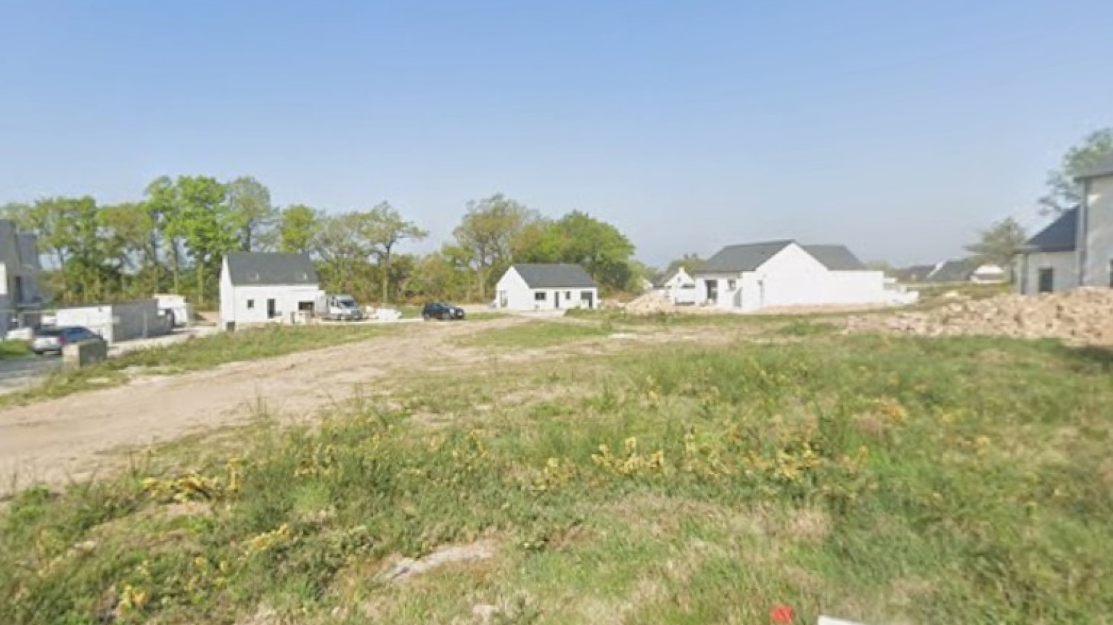 Terrain constructible de 500m2 à Locoal-Mendon