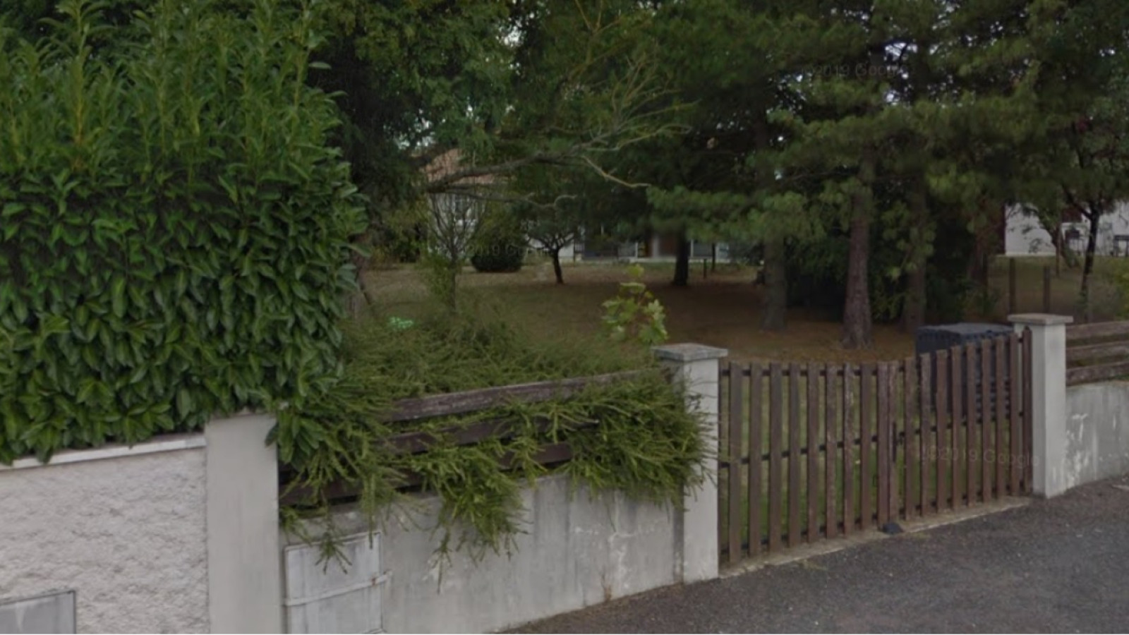 Terrain constructible de 790m2 à Saint-Savin