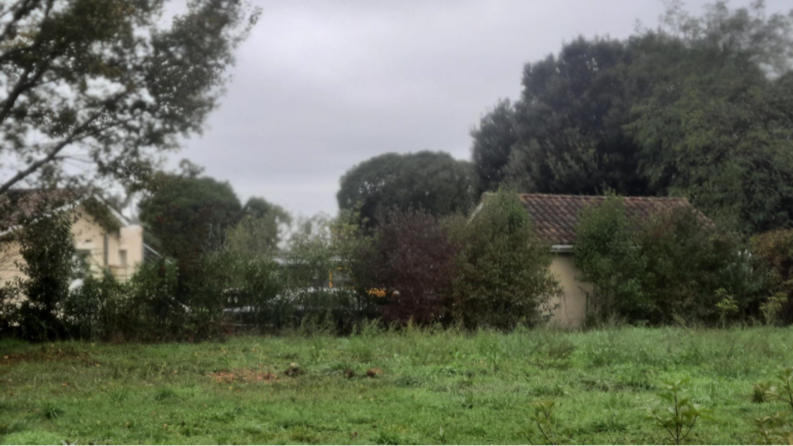 Terrain constructible de 1062m2 à Saint-Selve