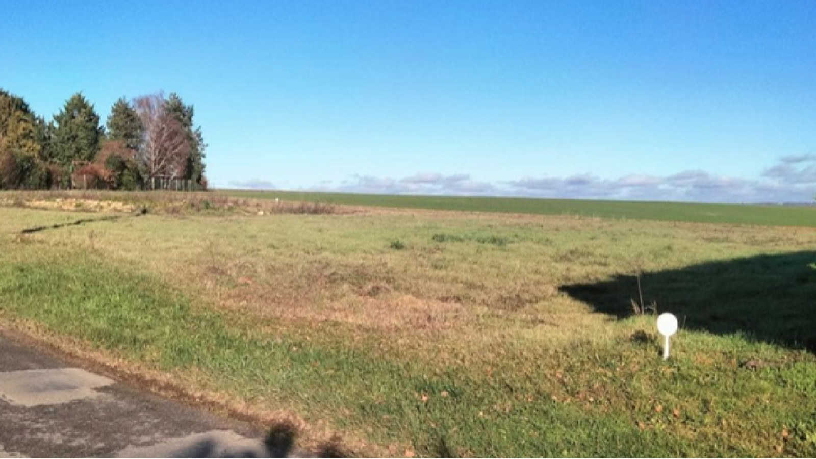 Terrain constructible de 804m2 à Yversay