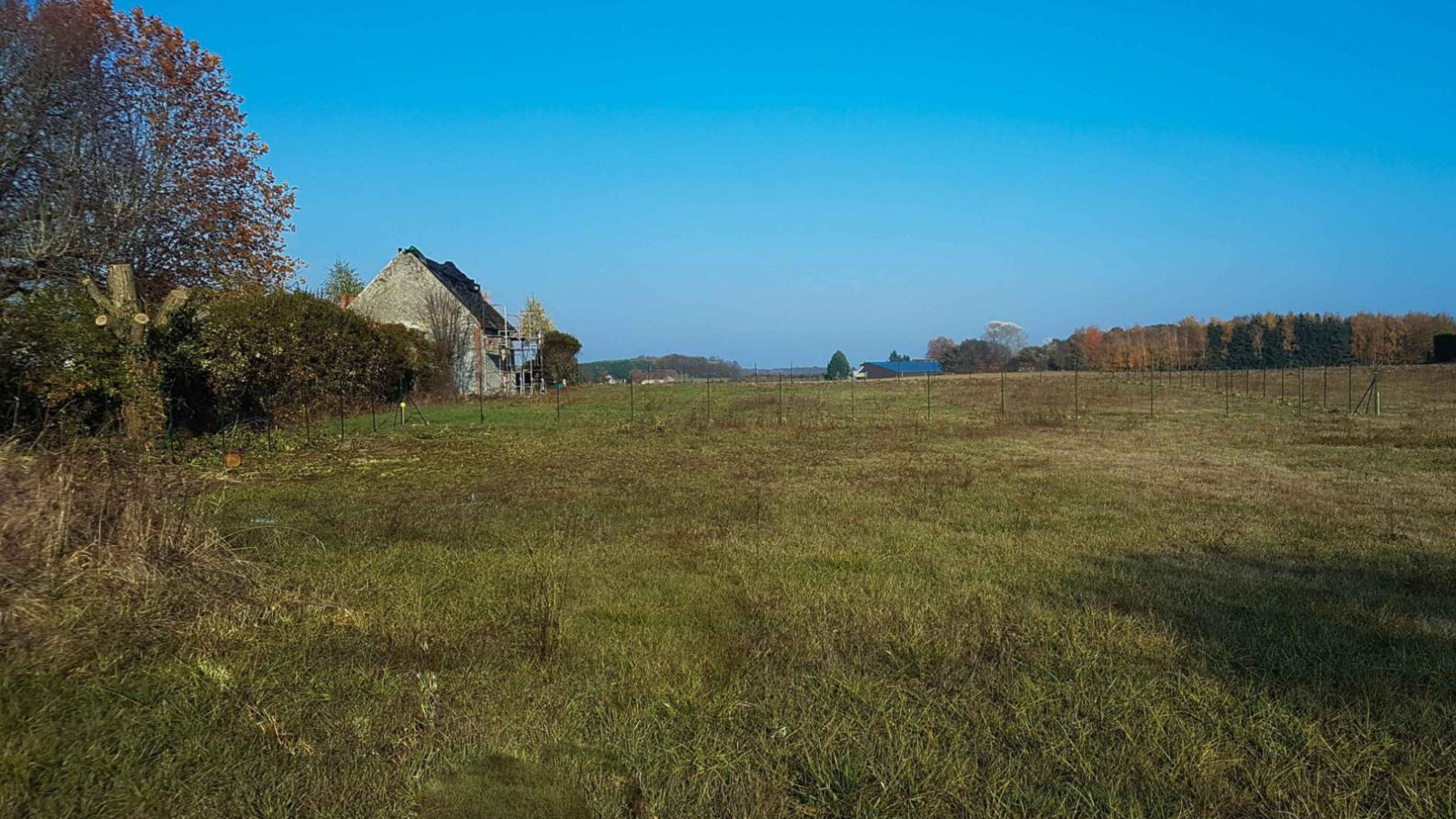Terrain constructible de 1577m2 à Gy-les-Nonains