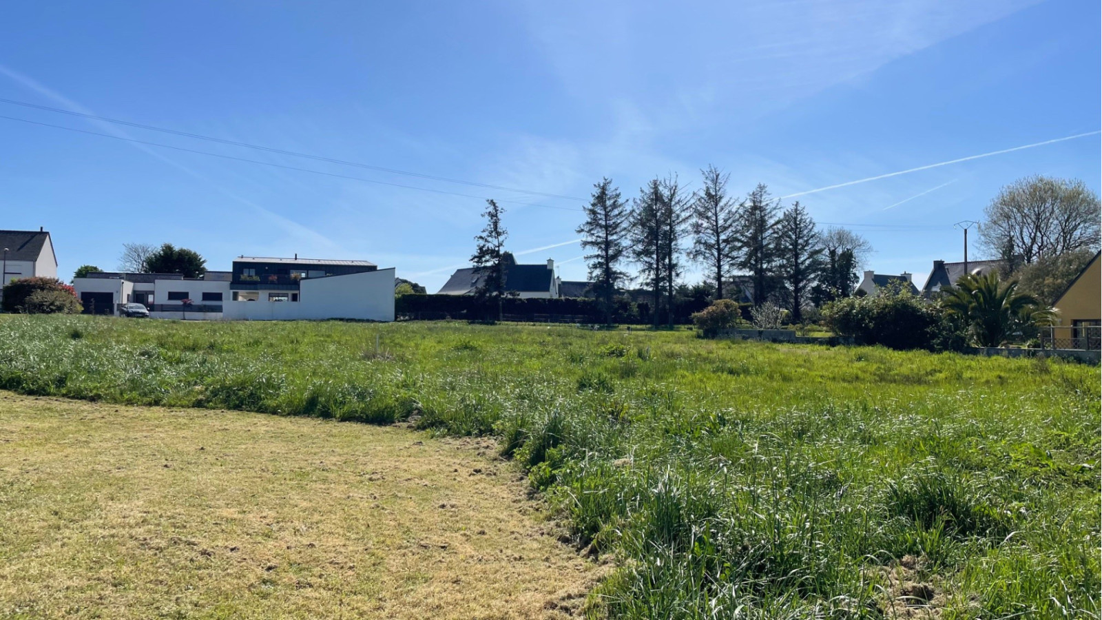 Terrain constructible de 245m2 à Plouhinec