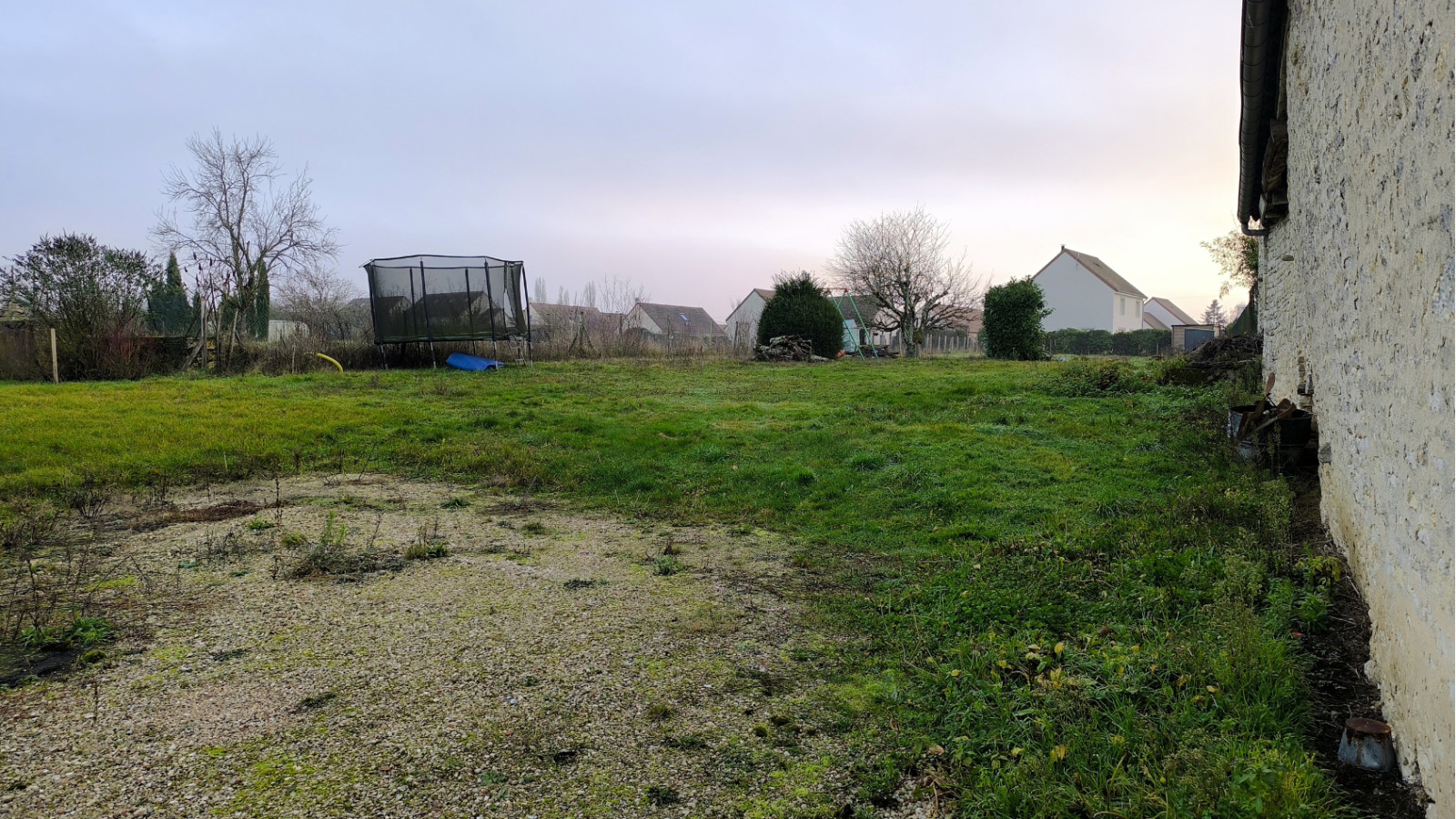 Terrain constructible de 650m2 à Binges