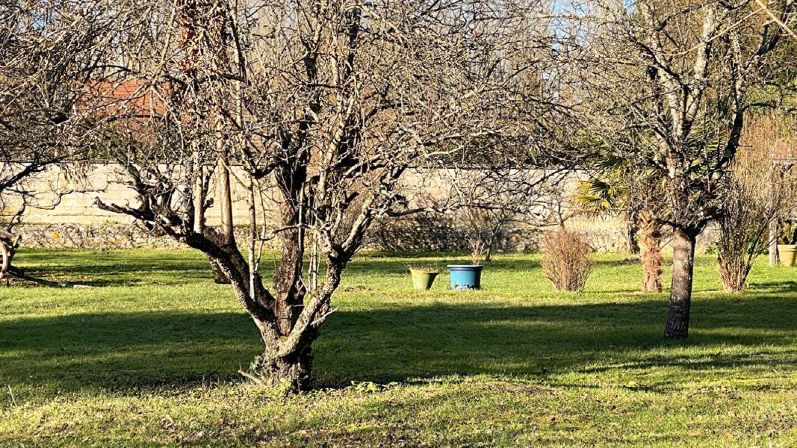 Terrain constructible de 800m2 à Averdon