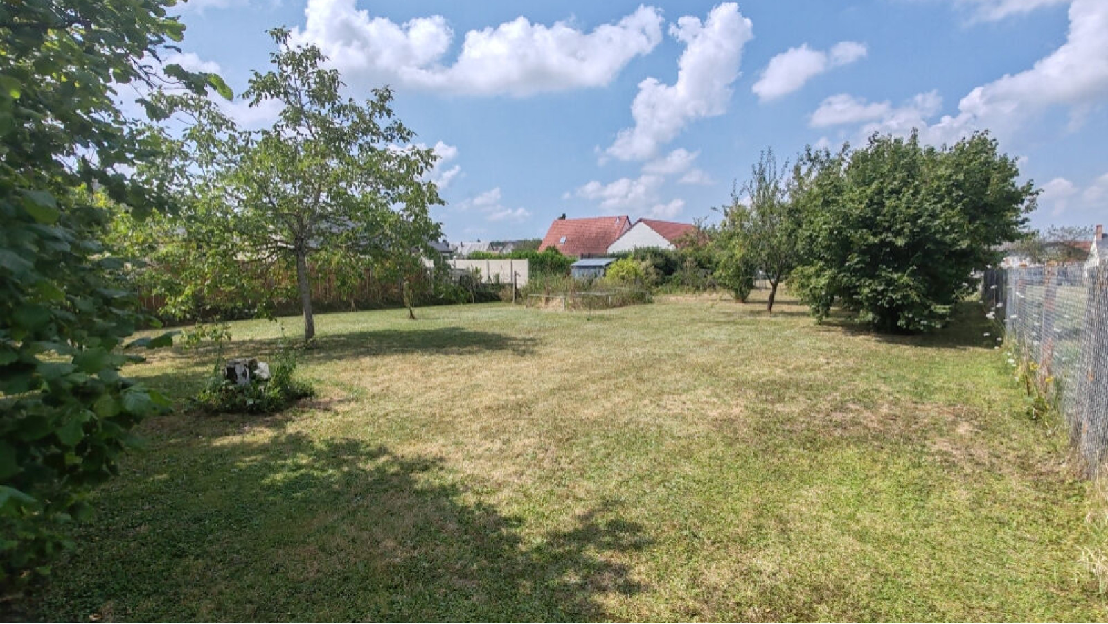 Terrain constructible de 606m2 à Chailles