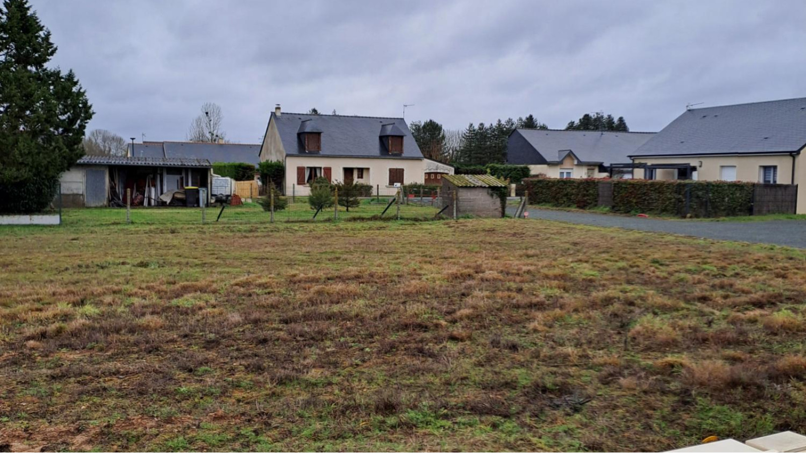 Terrain constructible de 448m2 à Soulaire-et-Bourg