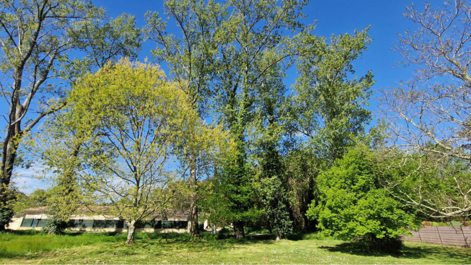 Terrain constructible de 643m2 à Le Teich