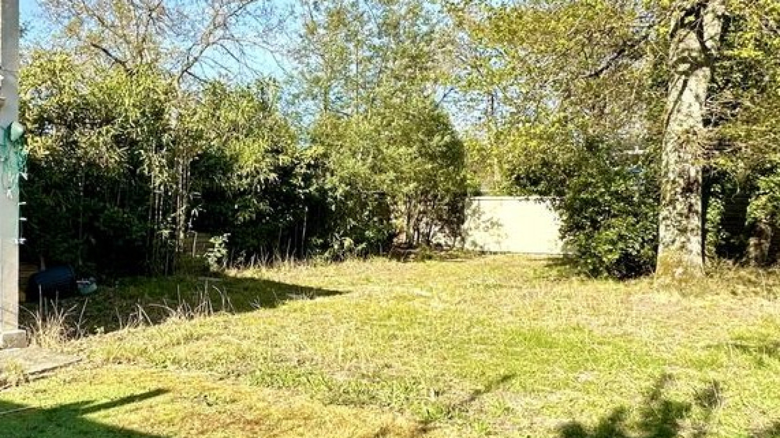 Terrain constructible de 254m2 à Lanton