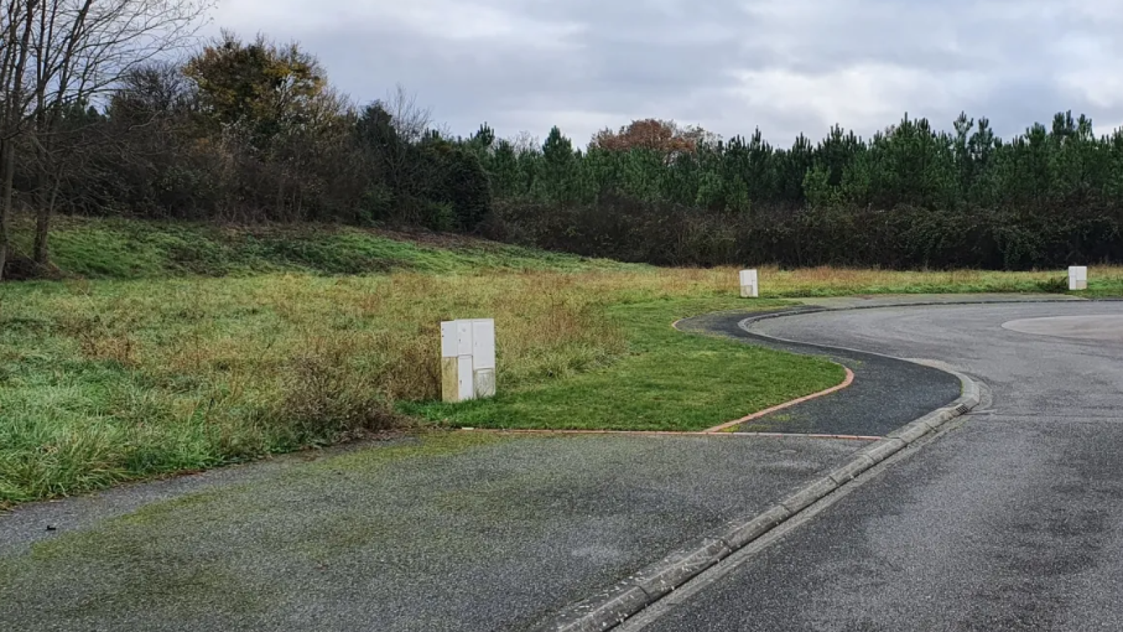 Terrain constructible de 1008m2 à Les Rairies