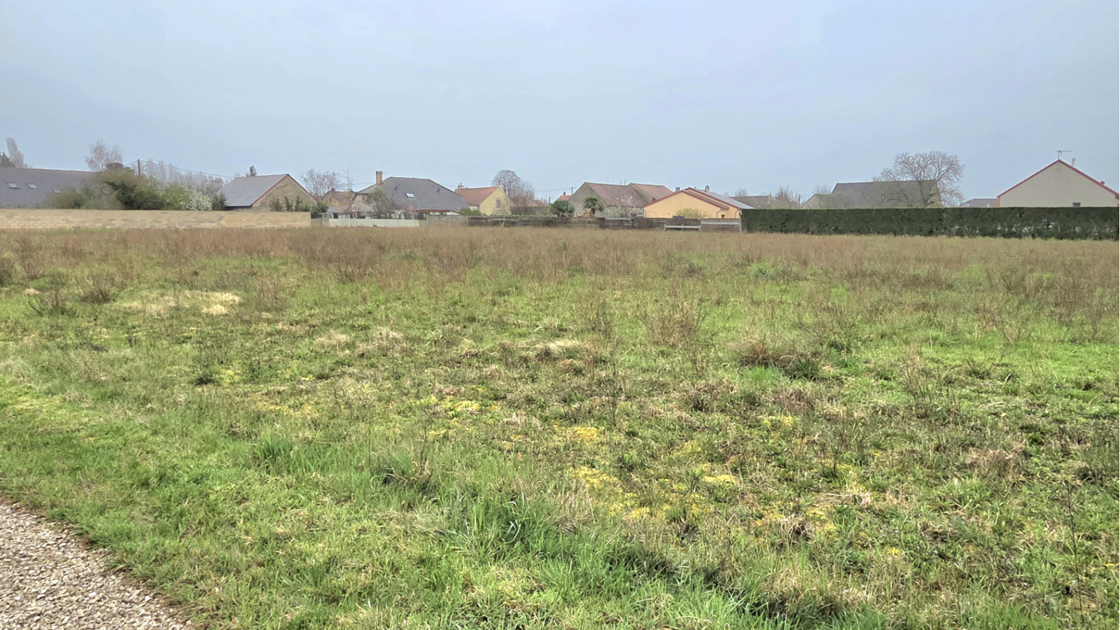 Terrain constructible de 665m2 à Trouhans