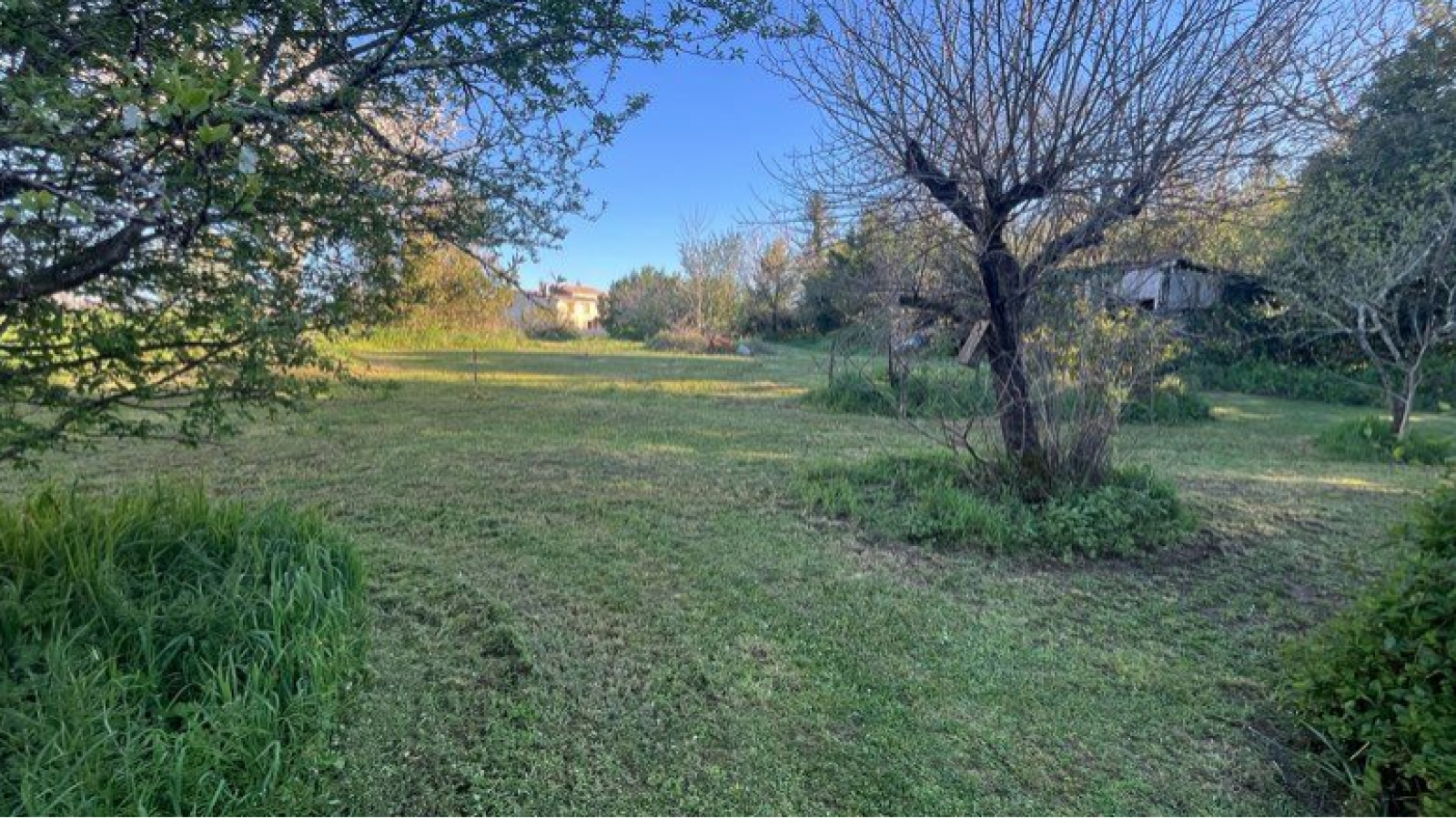 Terrain constructible de 550m2 à Saint-Denis-de-Pile