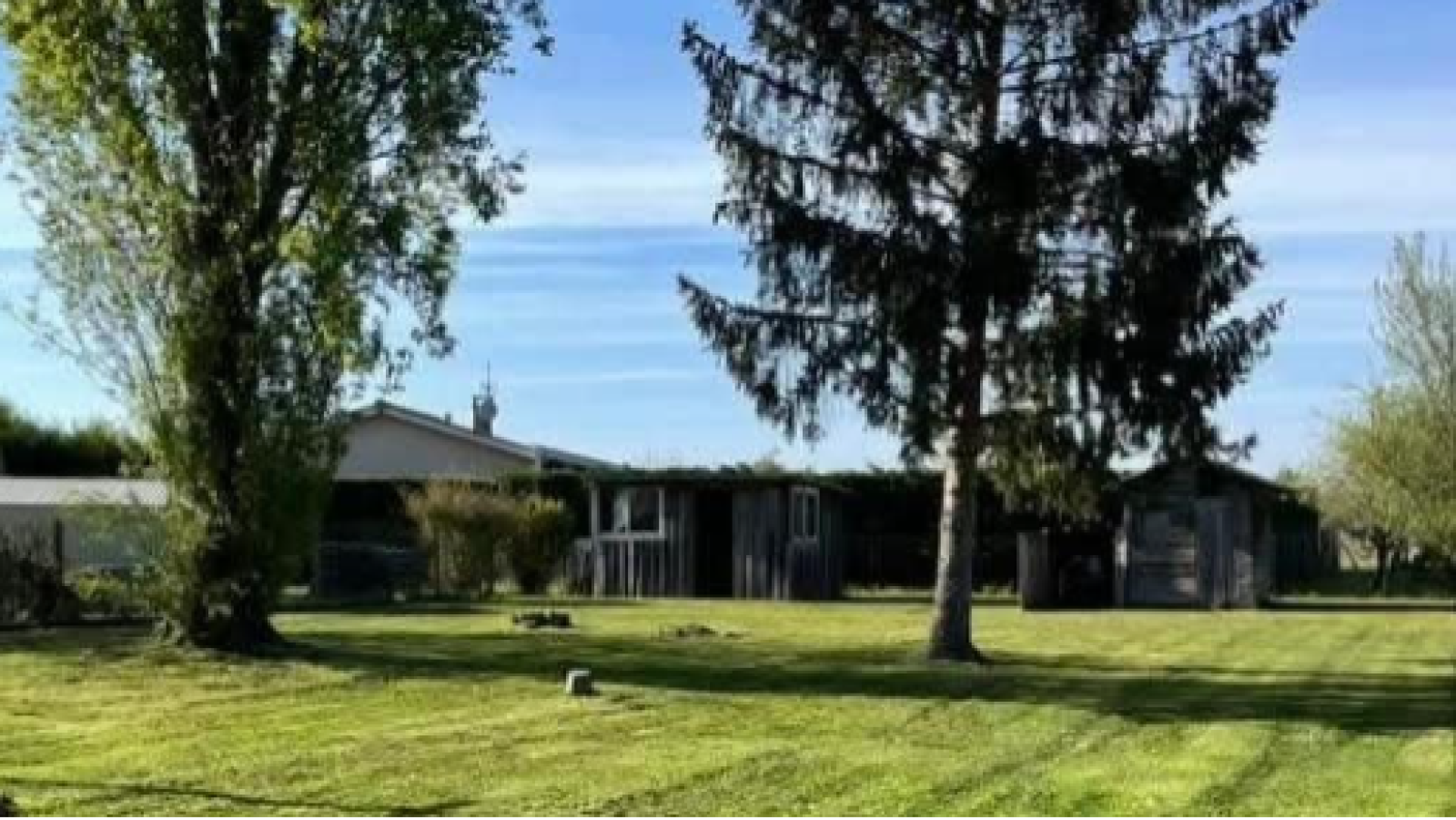 Terrain constructible de 812m2 à Camarsac