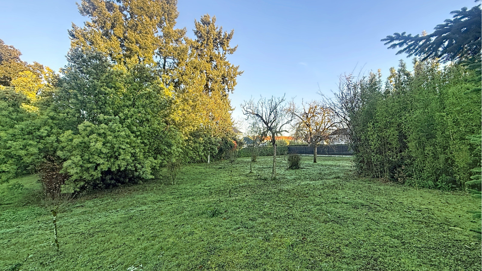 Terrain constructible de 516m2 à Perrusson