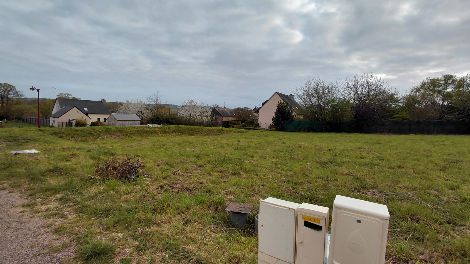 Terrain constructible de 412m2 à Sens-de-Bretagne