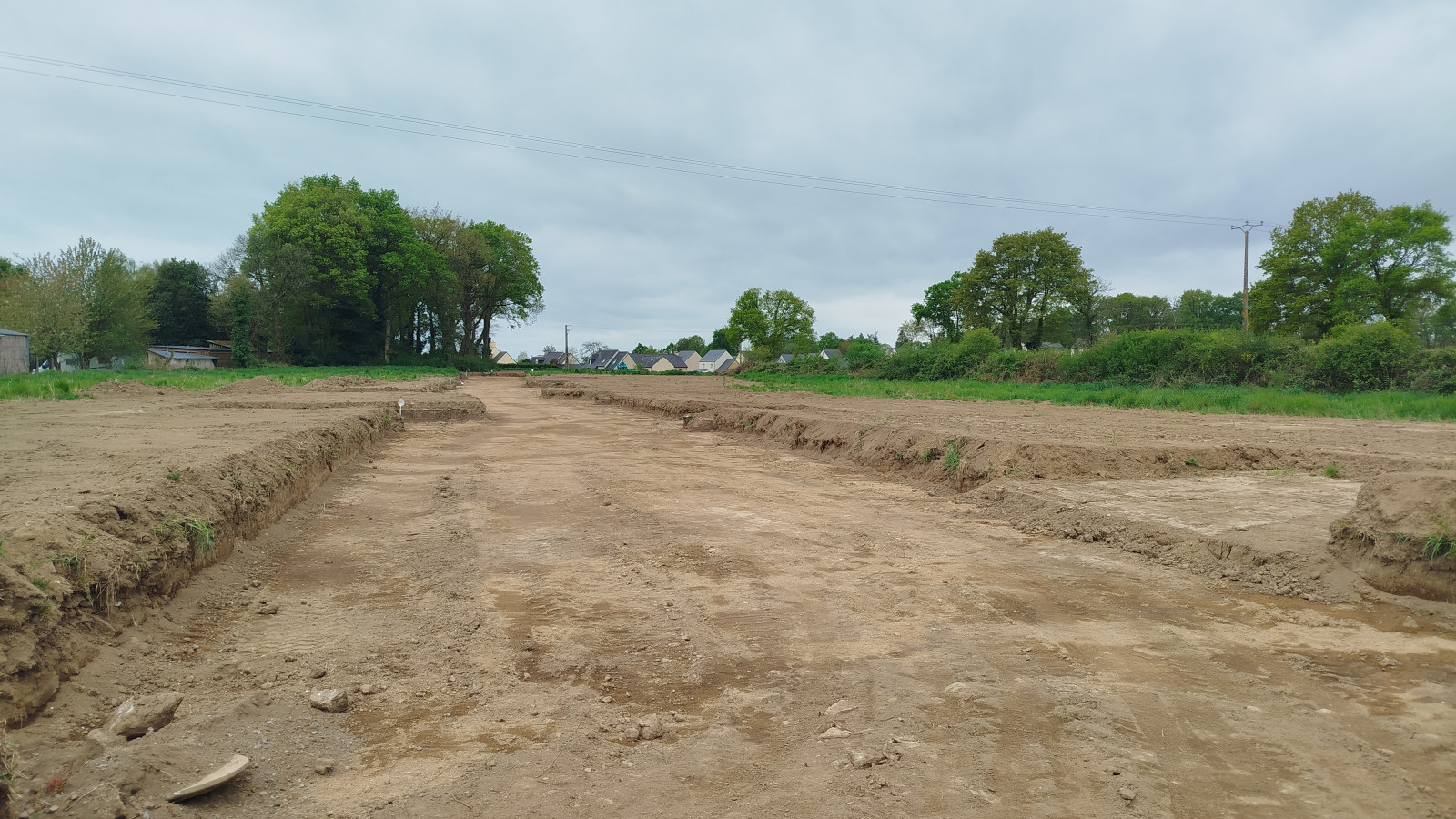 Terrain constructible de 357m2 à Bovel