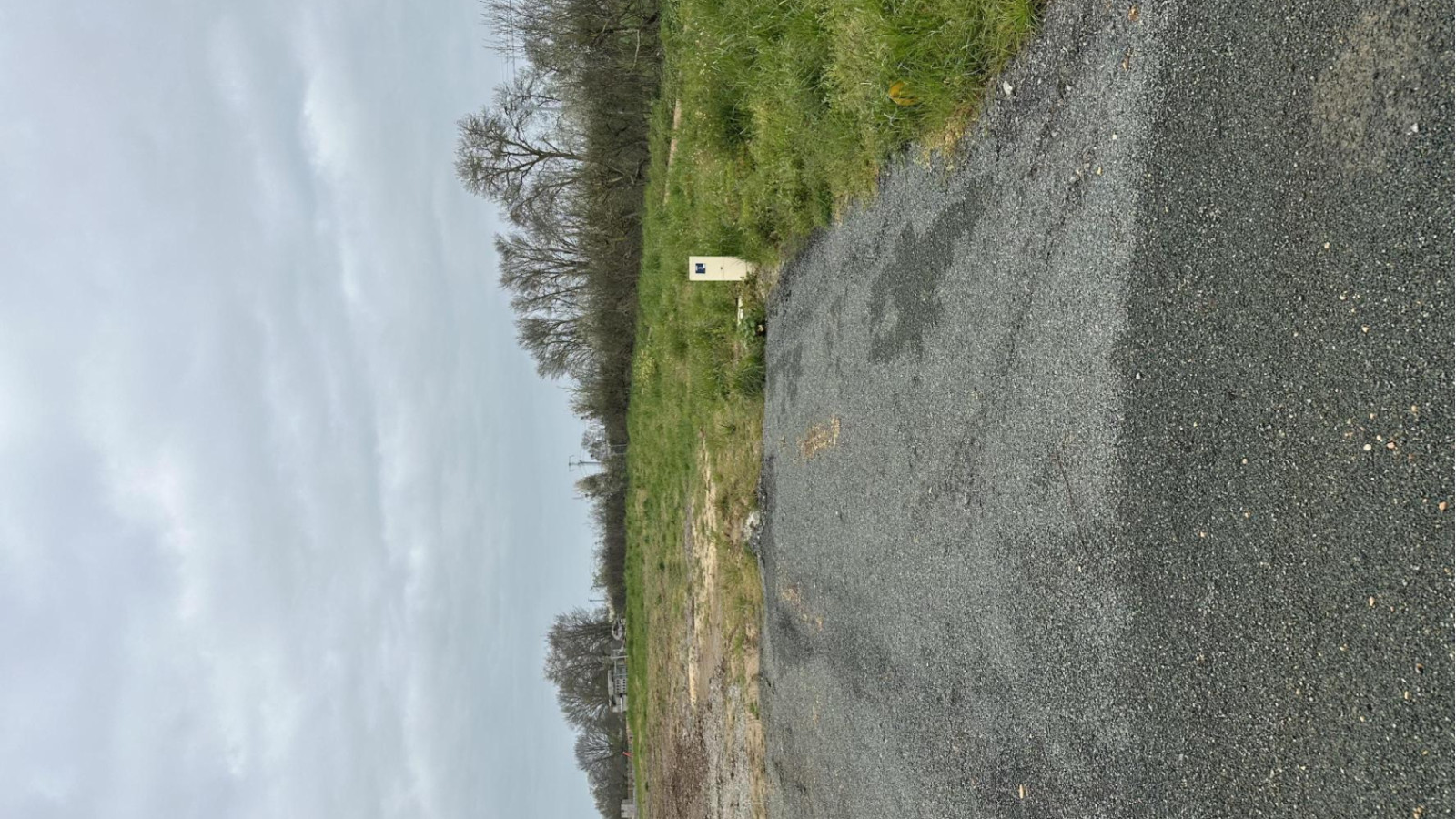 Terrain constructible de 560m2 à Feneu