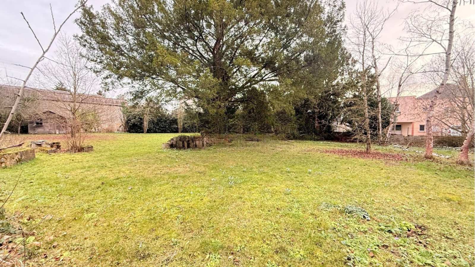 Terrain constructible de 1281m2 à Pithiviers