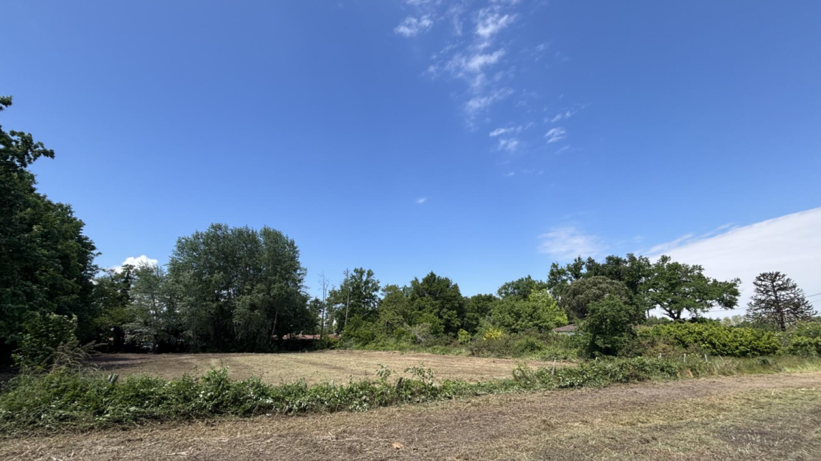 Terrain constructible de 767m2 à Prignac-et-Marcamps