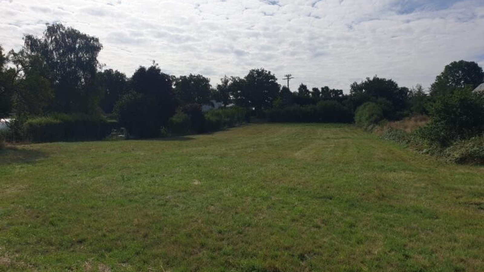 Terrain constructible de 1745m2 à Le Val-Larrey