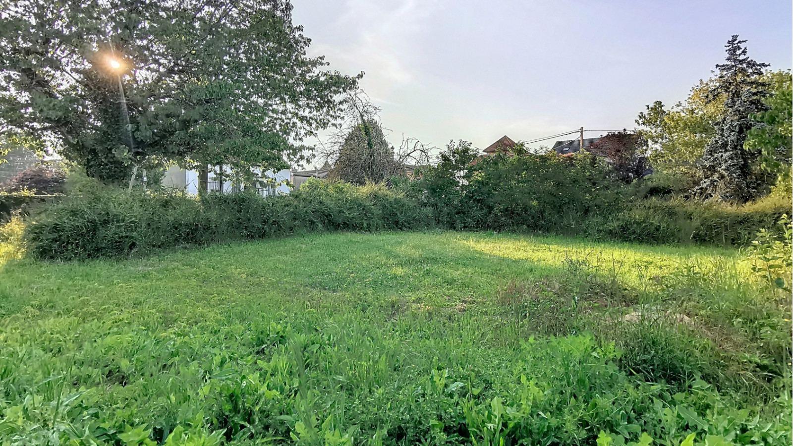 Terrain constructible de 447m2 à Genlis