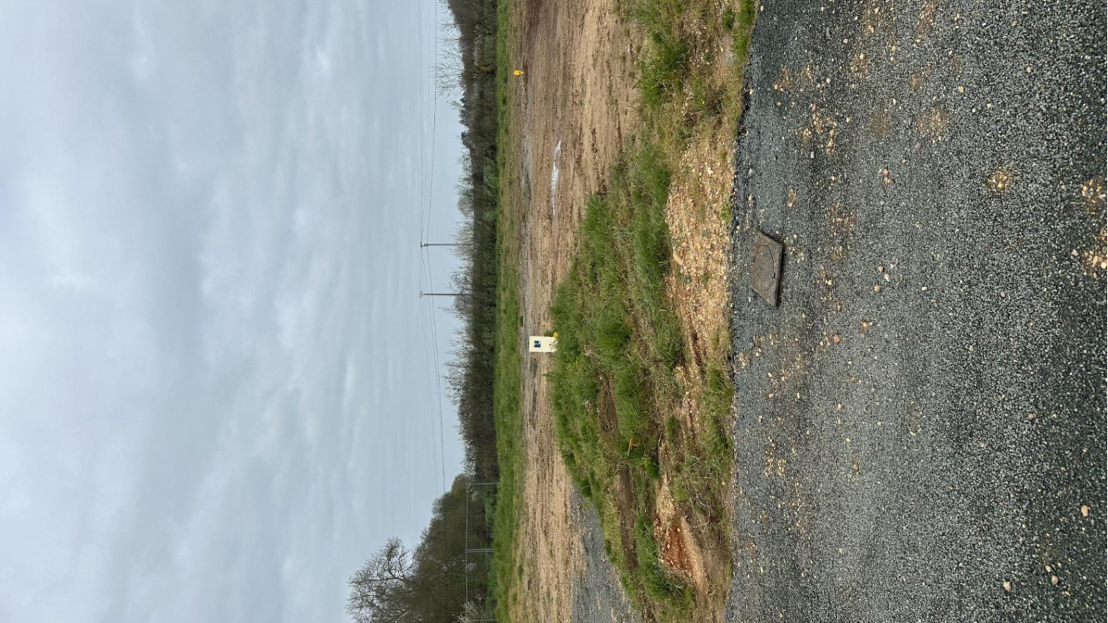 Terrain constructible de 589m2 à Feneu