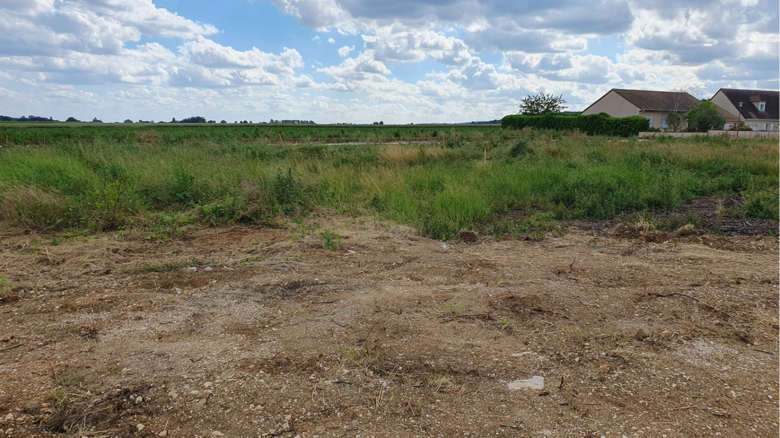 Terrain constructible de 500m2 à Comblanchien