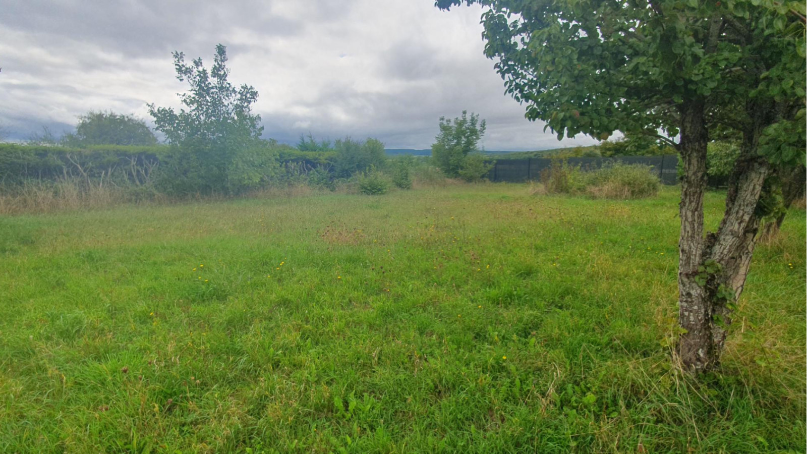 Terrain constructible de 692m2 à Chambœuf