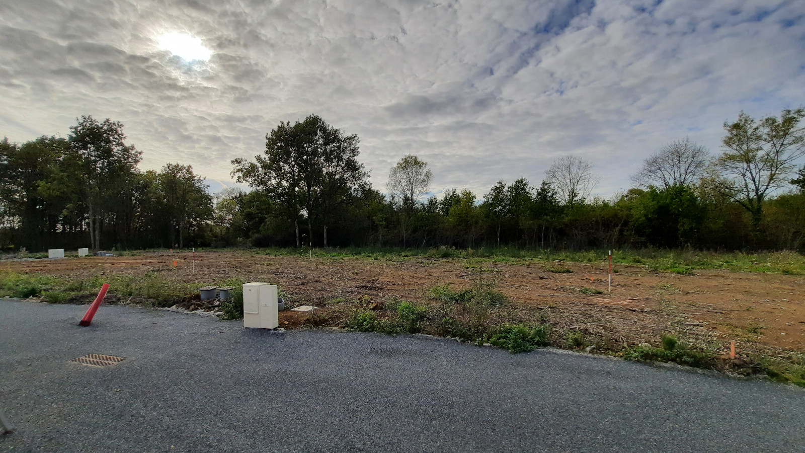 Terrain constructible de 563m2 à Bonnemain