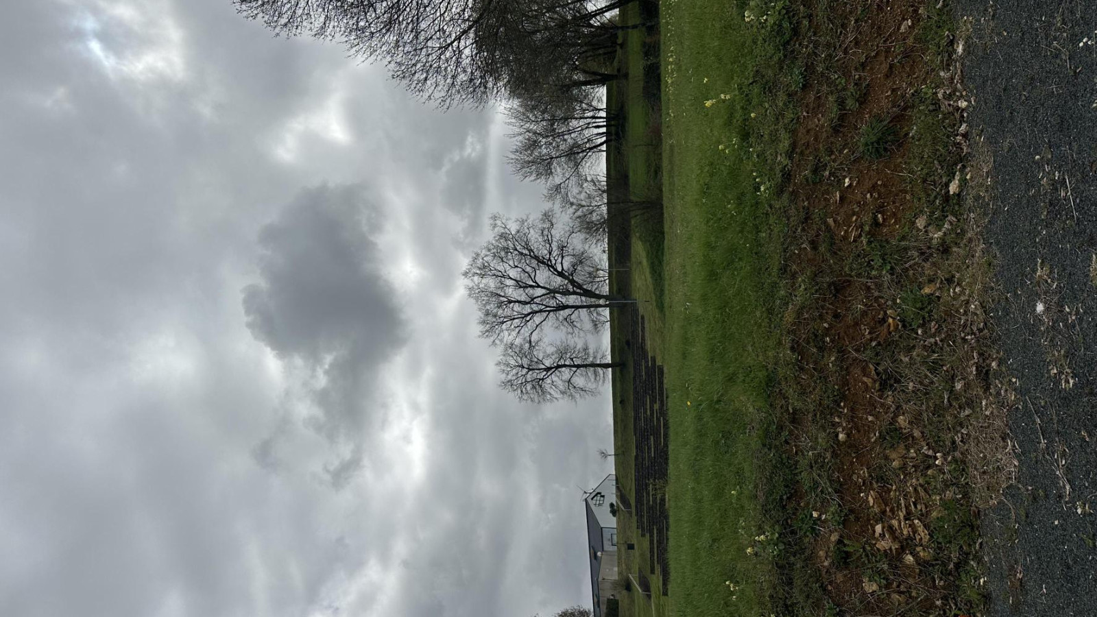 Terrain constructible de 420m2 à Huillé-Lézigné