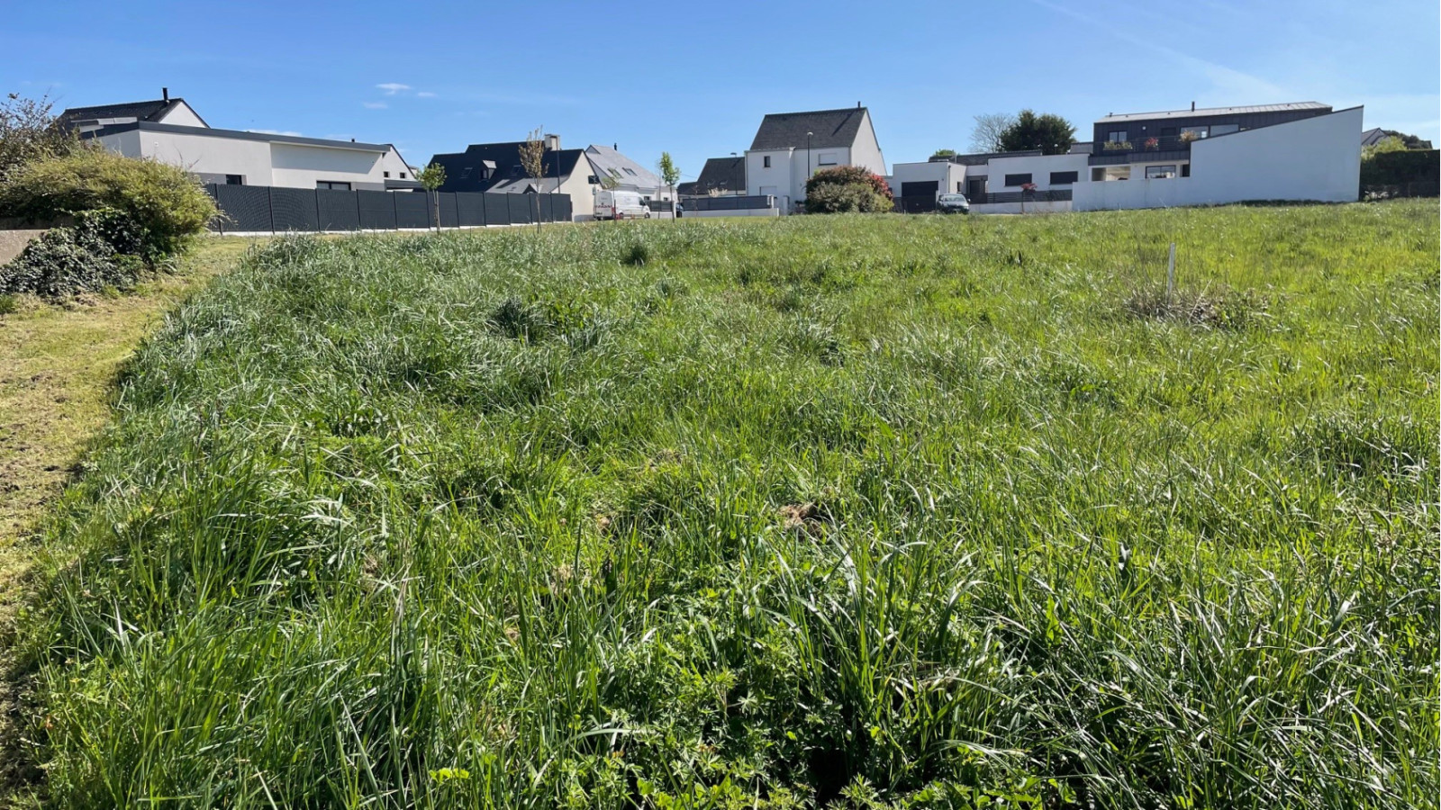 Terrain constructible de 350m2 à Cléguer