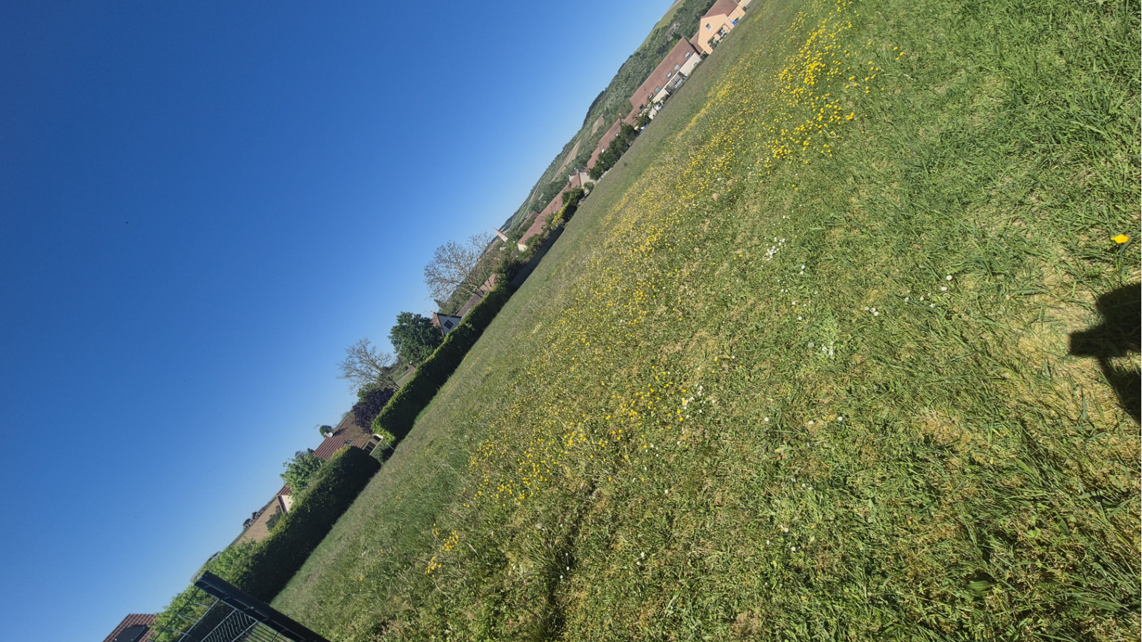 Terrain constructible de 704m2 à Escolives-Sainte-Camille