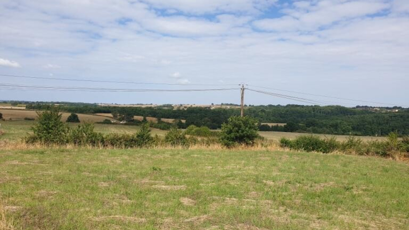 Terrain constructible de 610m2 à Le Val-Larrey